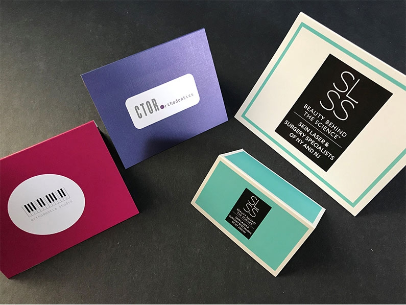 9 Benefits of Using Table Tent Cards for Business